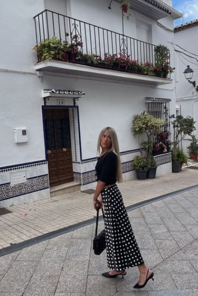 The best Spain outfit ideas for your next vacation—from breezy dresses to chic neutral sets. Get inspired with stylish looks perfect for Mallorca, Marbella, Ibiza, and beyond. Barcelona Spain Outfits, Spain Travel Outfits, Seville Spain Outfits, Spain Style Outfits, Outfits For Spain, Spain Vacation Outfits, Summer In Spain Outfits, Spain Summer Outfit, Madrid Spain Outfit Idea, Spain Jersey Outfit, Mallorca Spain Outfit, Spain Holiday Outfit