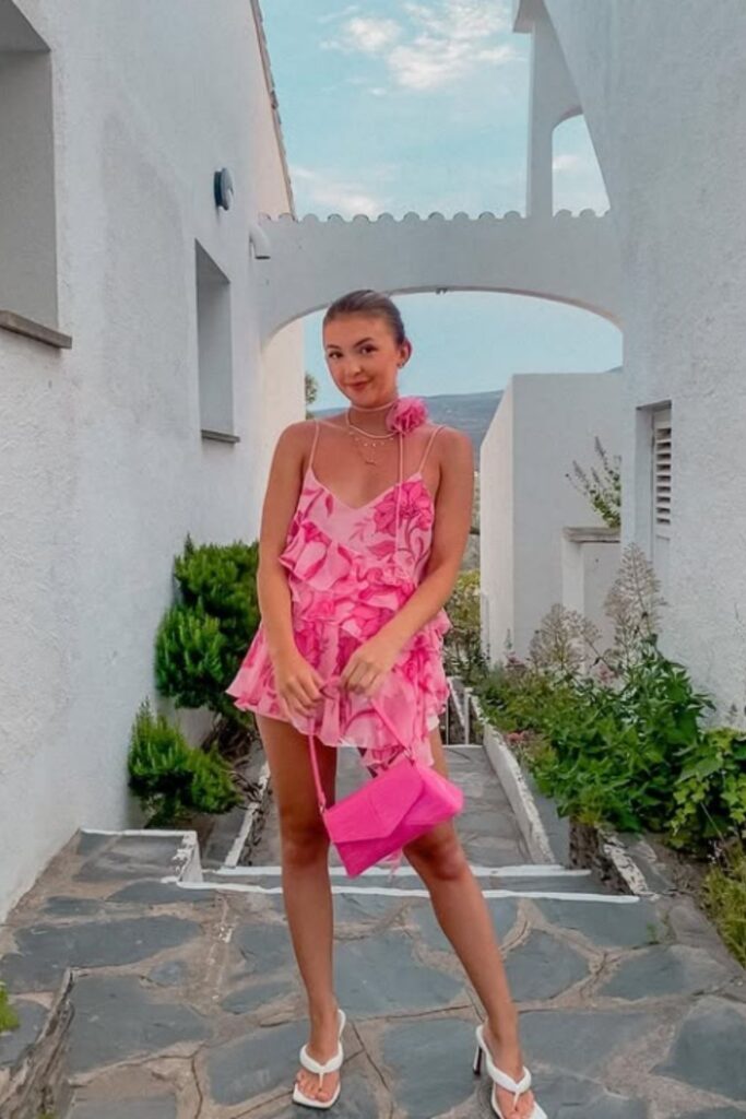 The best Spain outfit ideas for your next vacation—from breezy dresses to chic neutral sets. Get inspired with stylish looks perfect for Mallorca, Marbella, Ibiza, and beyond. Barcelona Spain Outfits, Spain Travel Outfits, Seville Spain Outfits, Spain Style Outfits, Outfits For Spain, Spain Vacation Outfits, Summer In Spain Outfits, Spain Summer Outfit, Madrid Spain Outfit Idea, Spain Jersey Outfit, Mallorca Spain Outfit, Spain Holiday Outfit