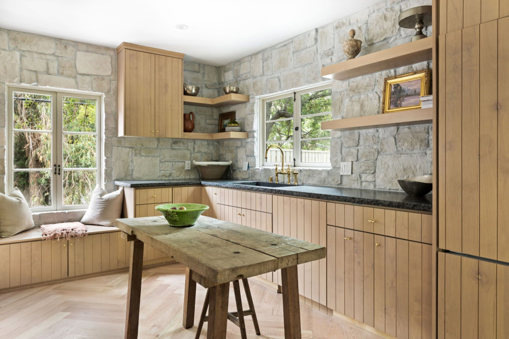 Gorgeous stone backsplash kitchen ideas to transform your space. From rustic farmhouse to modern elegance, get inspired with stylish, functional designs perfect for any home. Stone Backsplash Kitchen, Natural Stone Backsplash Kitchen, Stone Backsplash Kitchen Rustic, Stone Veneer Backsplash, White Stone Backsplash, Kitchen With Stone Backsplash, Faux Stone Backsplash Kitchen, White Stone Backsplash Kitchen